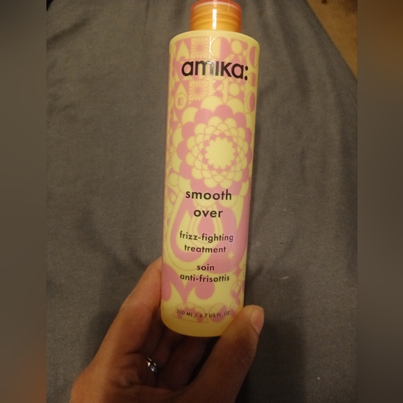 Amika Smooth Over Frizz Fighting Treatment - Picture 8 of 8